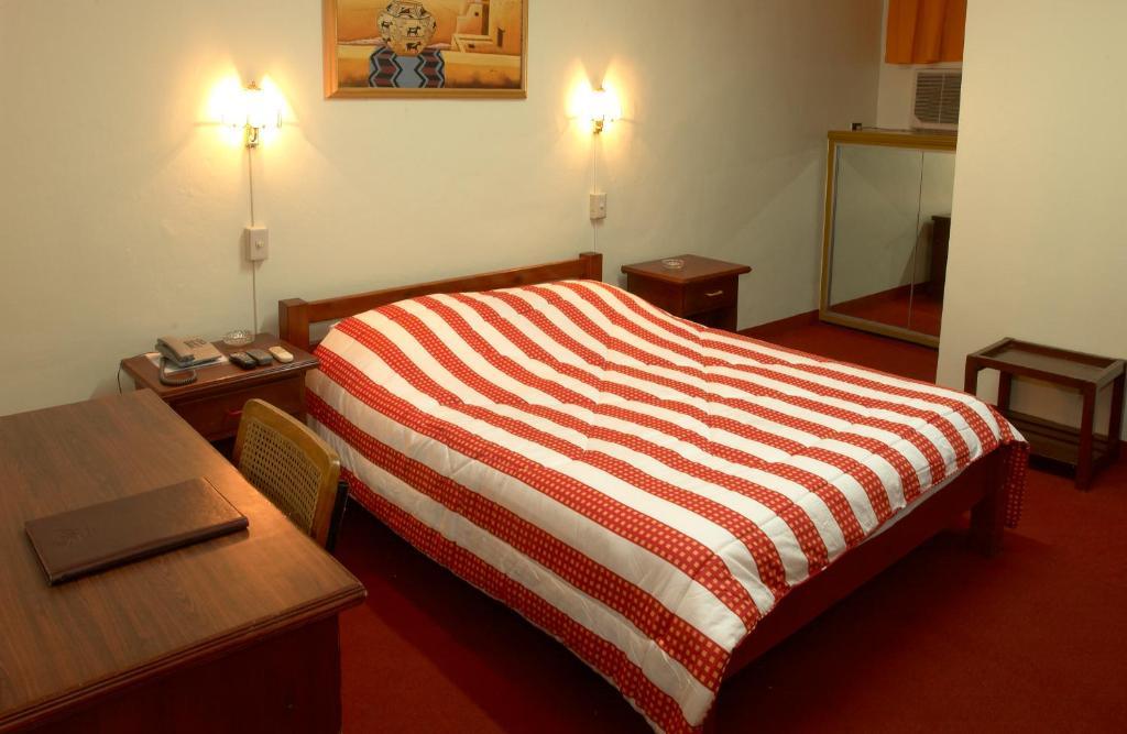 Phoenix Hotel Angeles Ruang foto