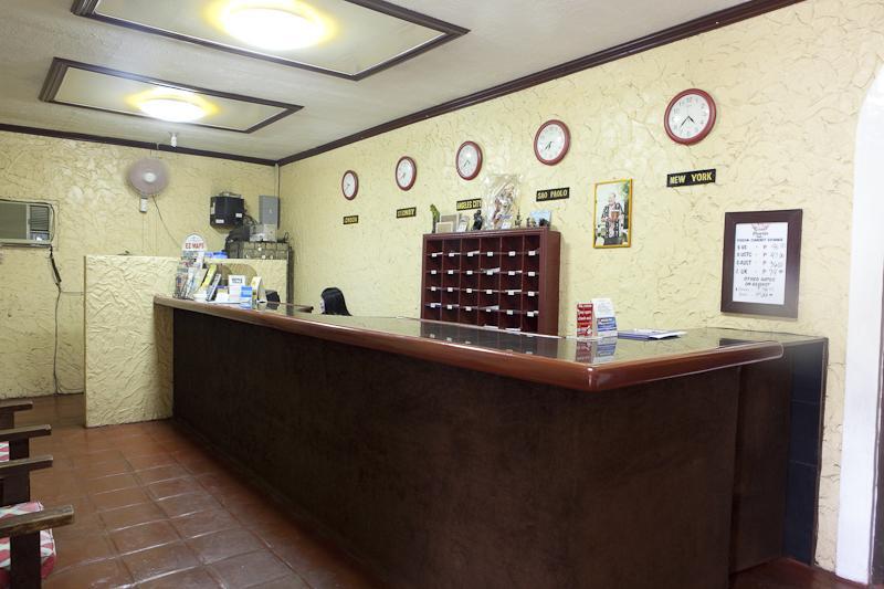 Phoenix Hotel Angeles Bagian luar foto