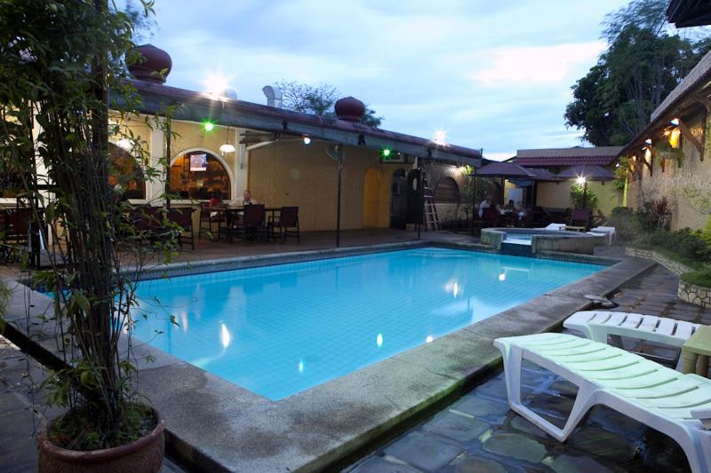 Phoenix Hotel Angeles Bagian luar foto