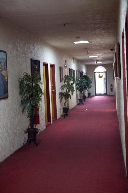 Phoenix Hotel Angeles Bagian luar foto