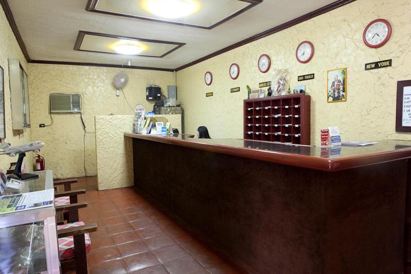 Phoenix Hotel Angeles Bagian luar foto