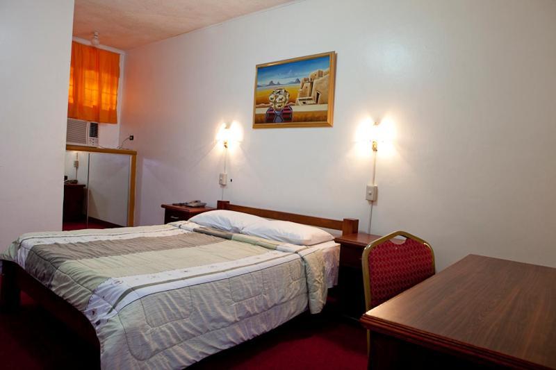 Phoenix Hotel Angeles Bagian luar foto
