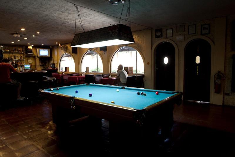 Phoenix Hotel Angeles Bagian luar foto