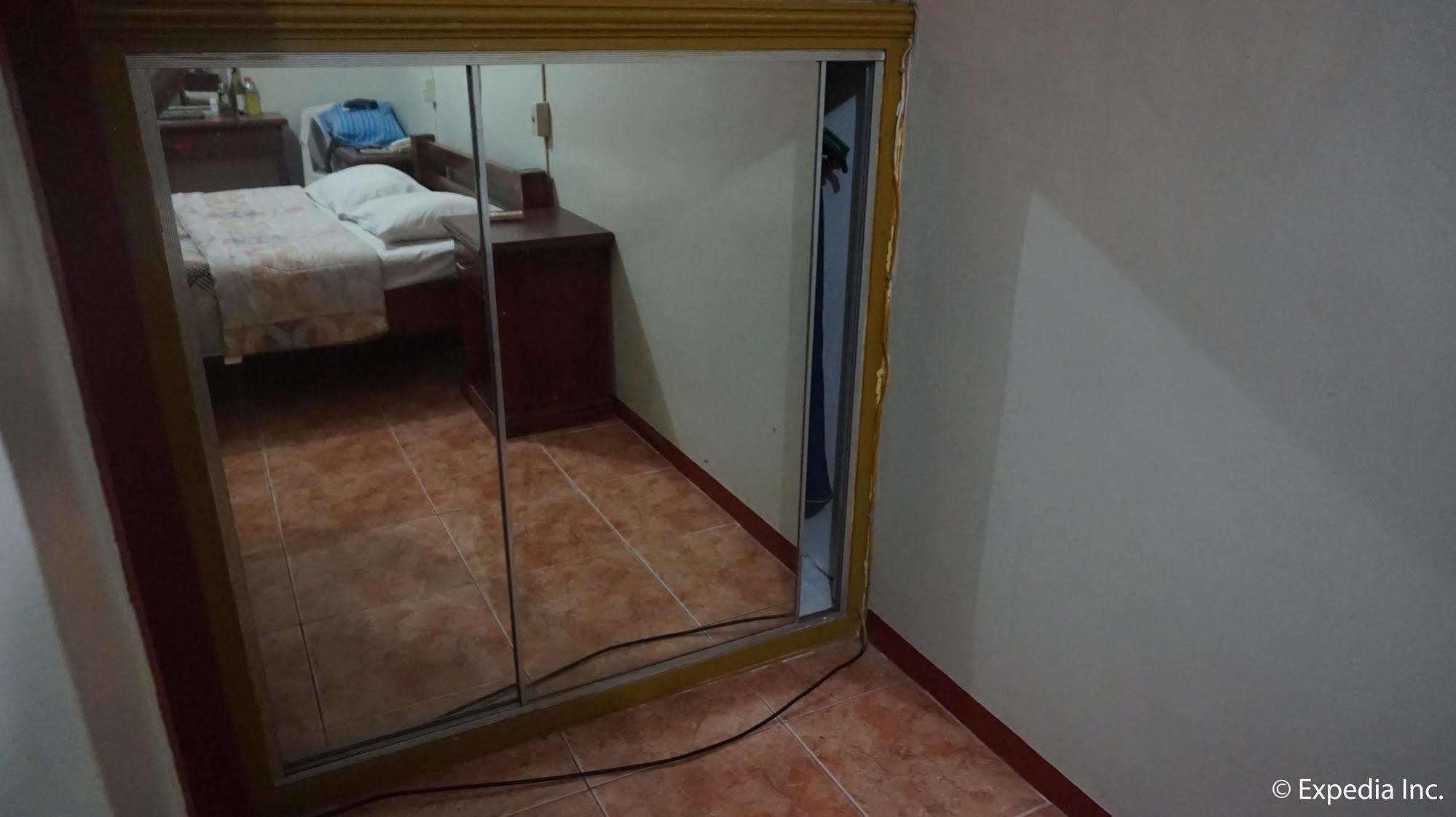 Phoenix Hotel Angeles Bagian luar foto