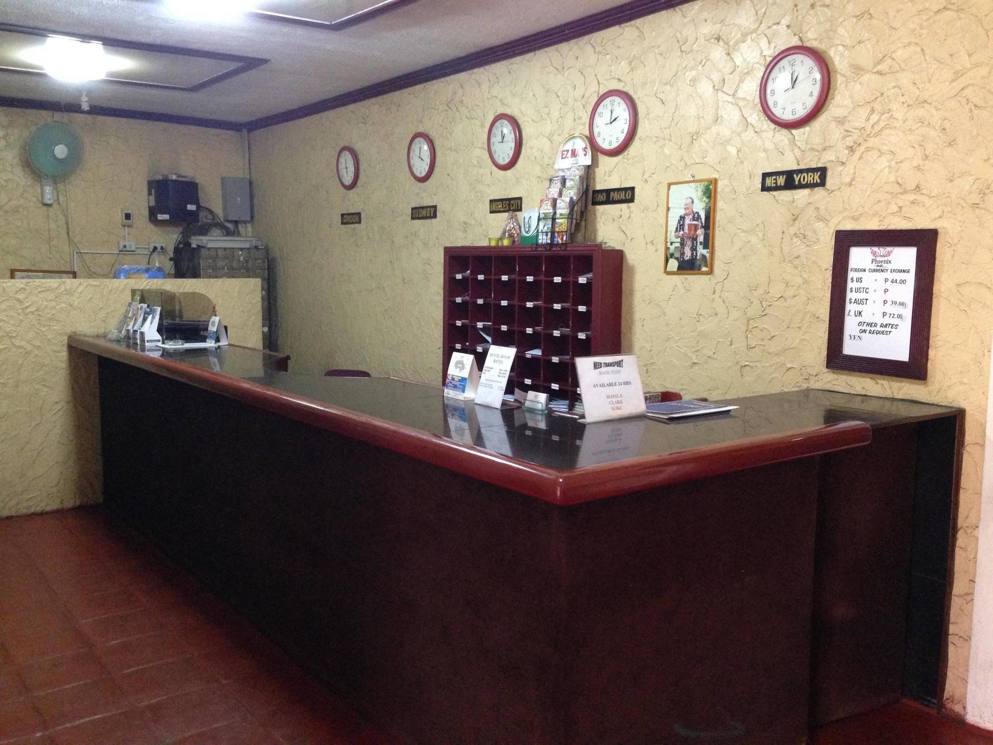 Phoenix Hotel Angeles Bagian luar foto