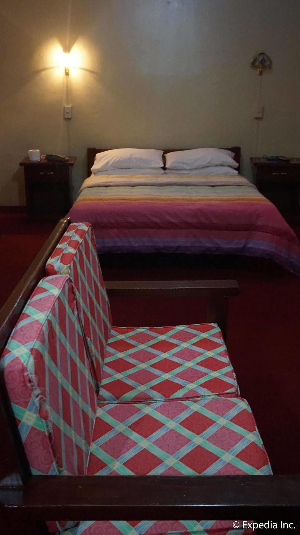 Phoenix Hotel Angeles Bagian luar foto