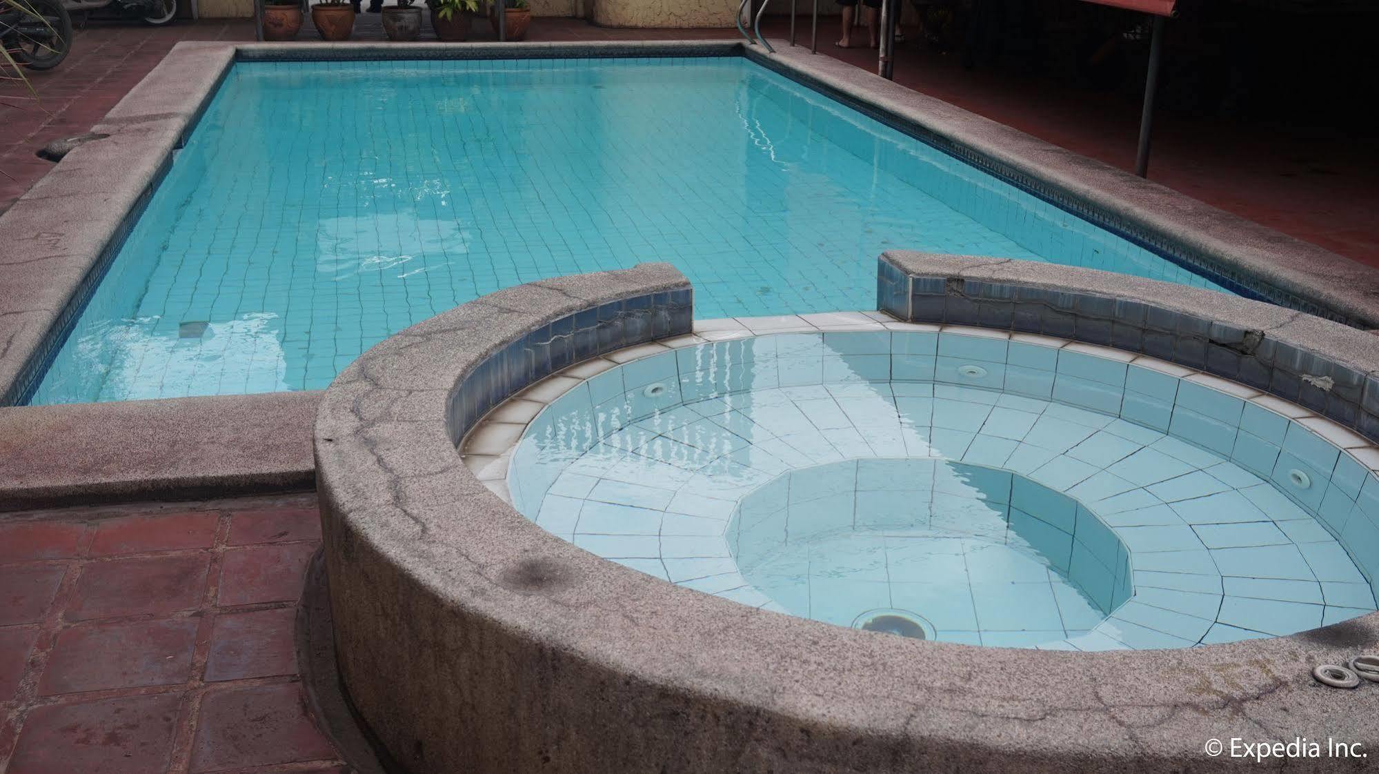 Phoenix Hotel Angeles Bagian luar foto