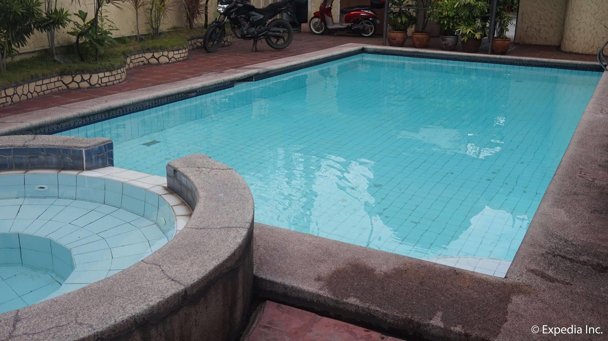 Phoenix Hotel Angeles Bagian luar foto